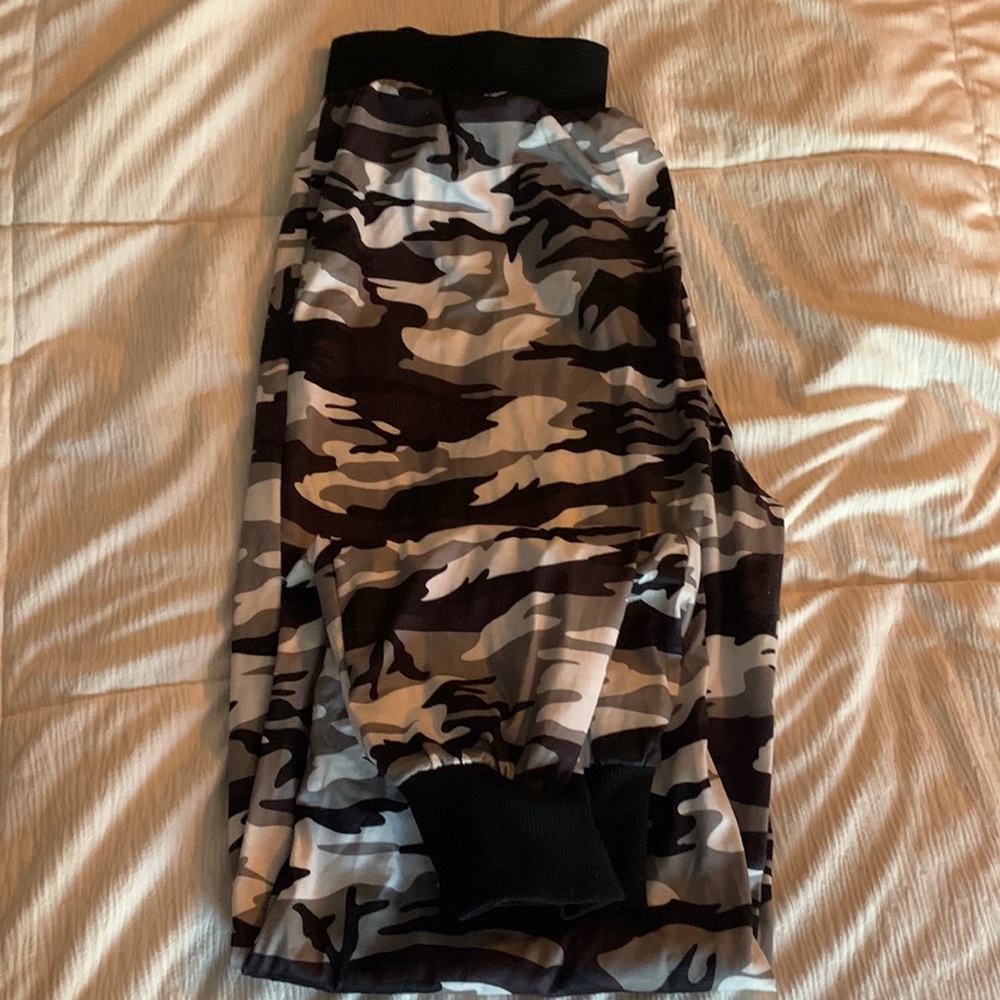 SHEIN CAMO Pants